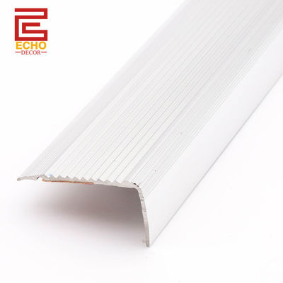 Auto-adhésif de l'échelle de nez de garniture de plancher en vinyle d'aluminium étape bord de garniture