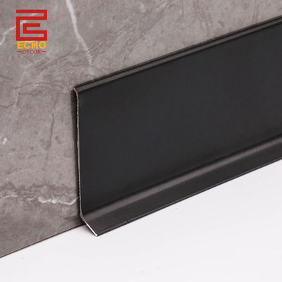 Des profils de planche à jupons en aluminium moderne en métal noir Des profils muraux en interne