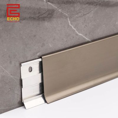 Des tables de tapis en acier inoxydable soignées Profiles de maisons Plancher tapis