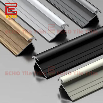 Panneau de mur d'angle extérieur en aluminium chrome et bordure 8 mm