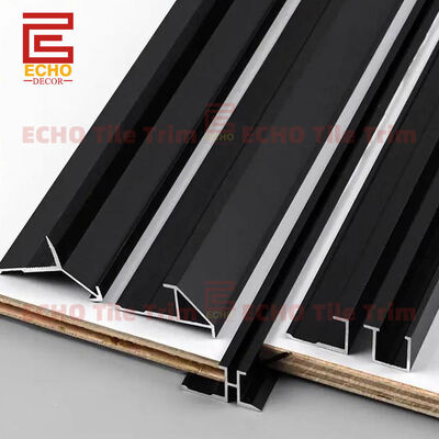 Garniture et bordure décoratives en aluminium pour joints de panneaux muraux